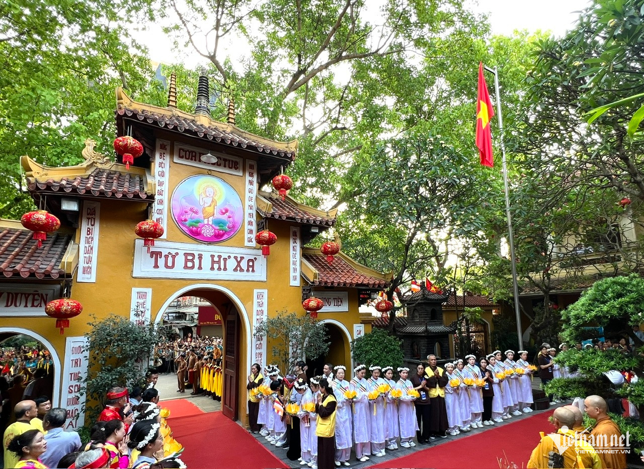 W-Chua Quan Su.jpg