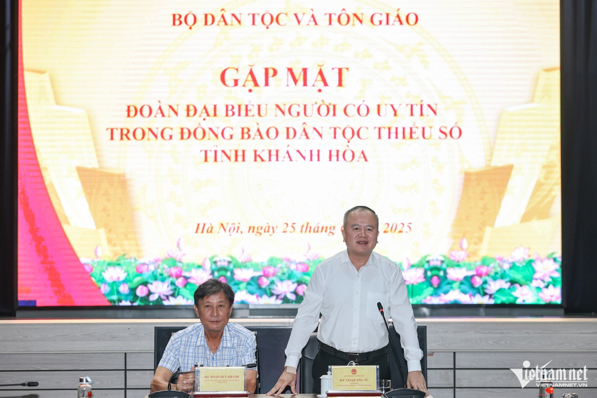 W-Ong Lo Quang Tu phat bieu.jpg