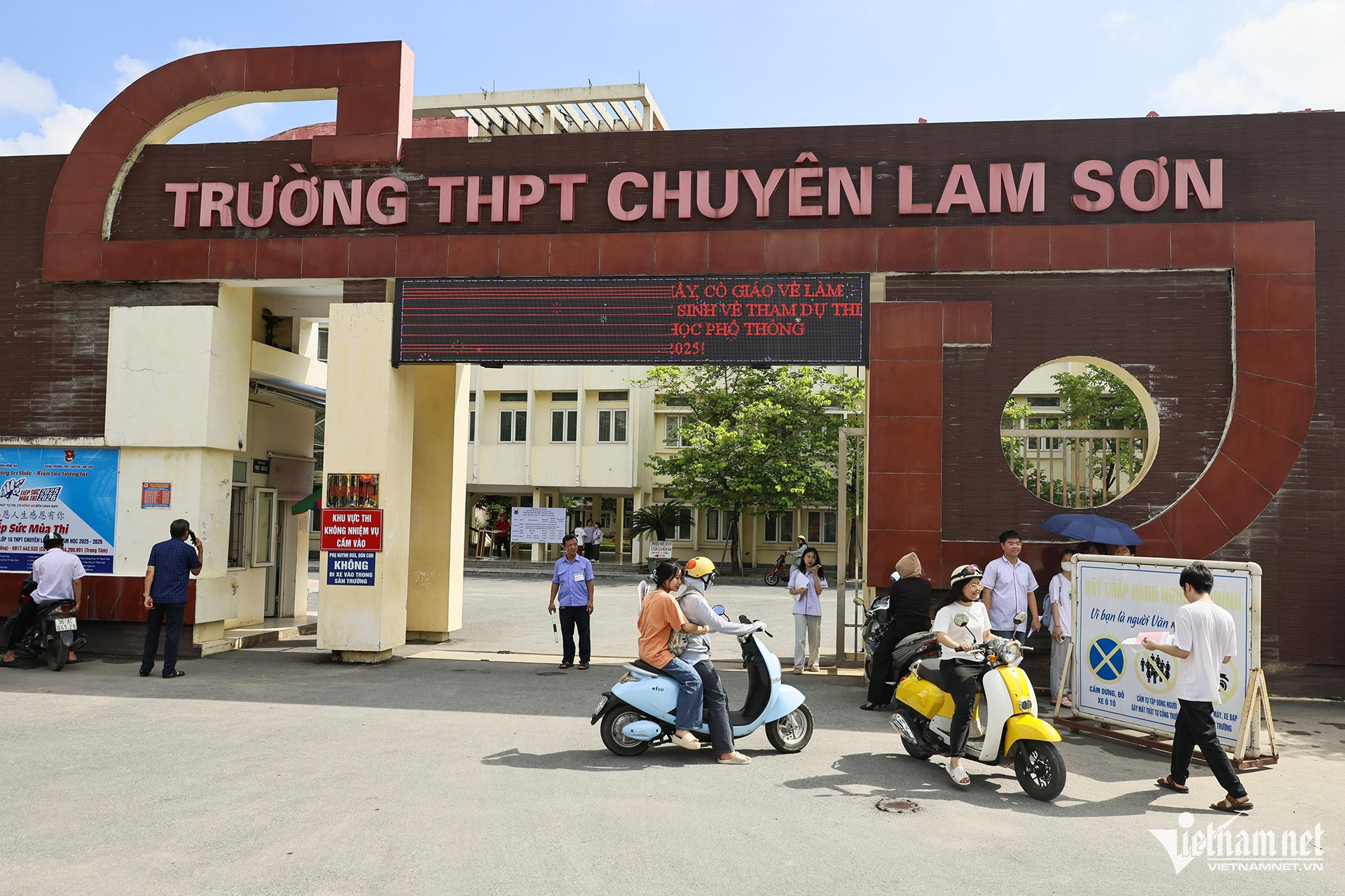 W-truong hoc.jpg