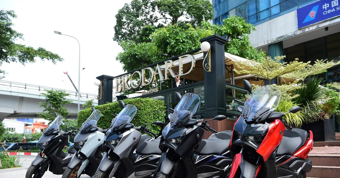 Yamaha XMAX 300: 'Vua' Maxi-Scooter Đánh Bá Đường Đô Thị, Chinh Phục Hành Trình Dài!