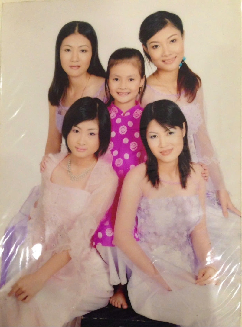 5 sisters Thao Trang.jpg