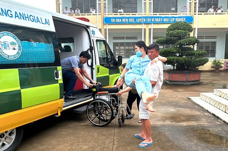 Bản tin sáng 26/6: Thí sinh gặp nạn, được đưa đến điểm thi bằng xe cấp cứu