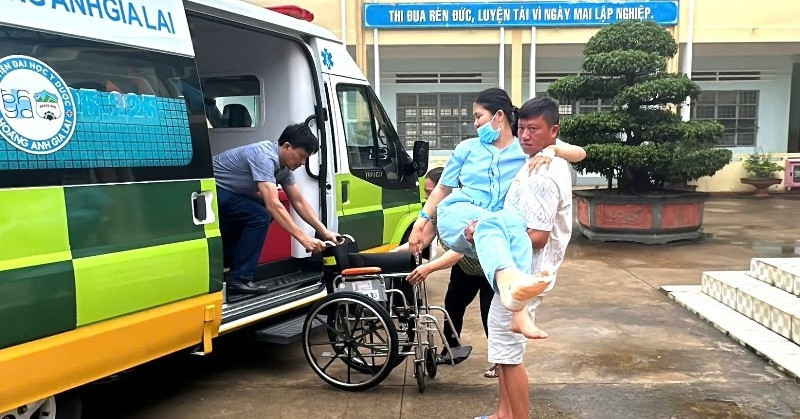 Bản tin sáng 26/6: Thí sinh gặp nạn, được đưa đến điểm thi bằng xe cấp cứu