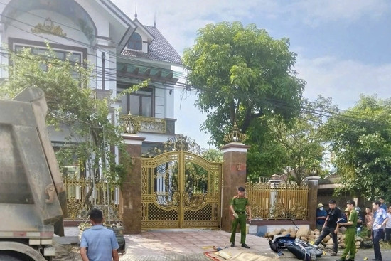Bản tin chiều 26/6: Va chạm xe đầu kéo, người đàn ông tử vong trước cửa biệt thự