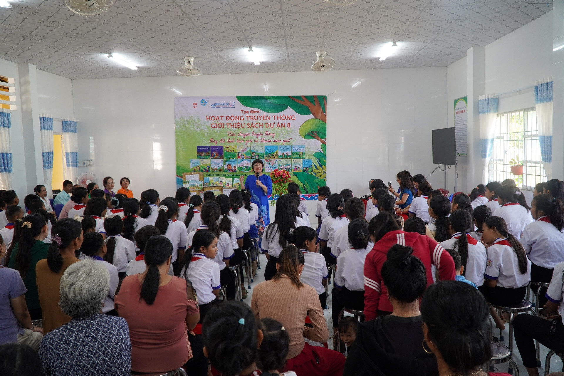 Ba Khuc Thi Hoa Phuong.JPG