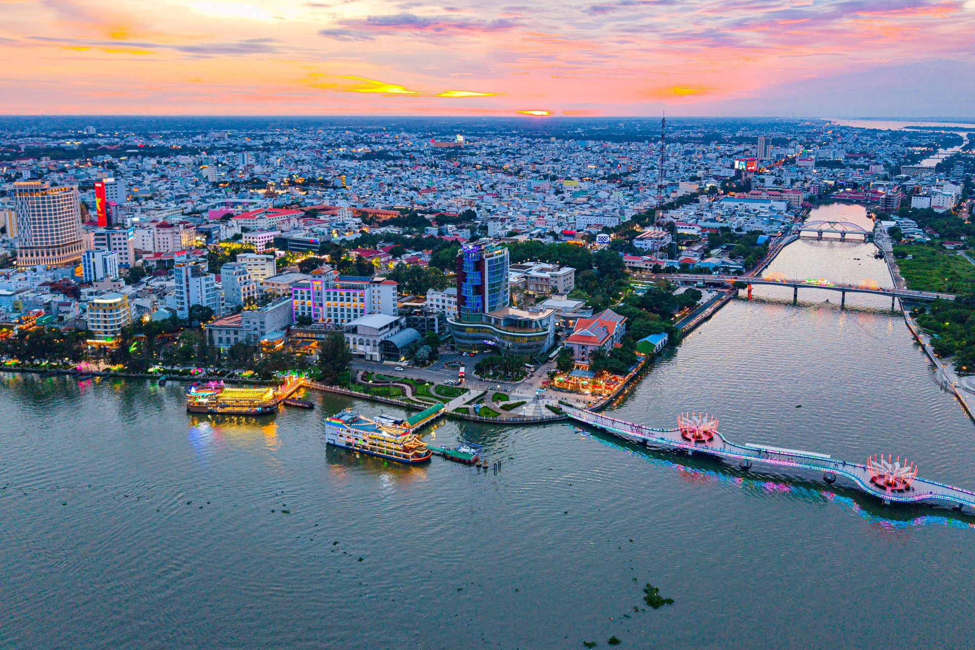 Bộ máy mới không chỉ đơn thuần là bớt đi 1-2 ông chủ tịch, 1-2 ông bí thư