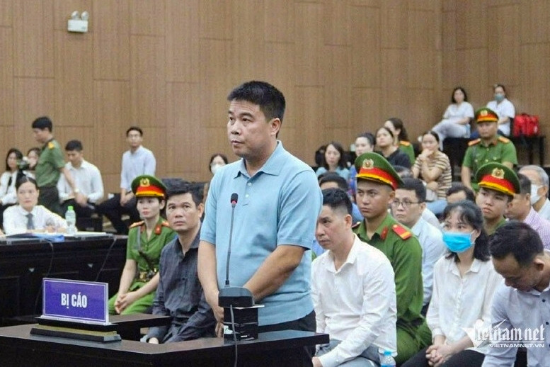 Chủ tịch Tập đoàn Phúc Sơn và bà Hoàng Thị Thúy Lan rơi nước mắt trình bày hoàn cảnh