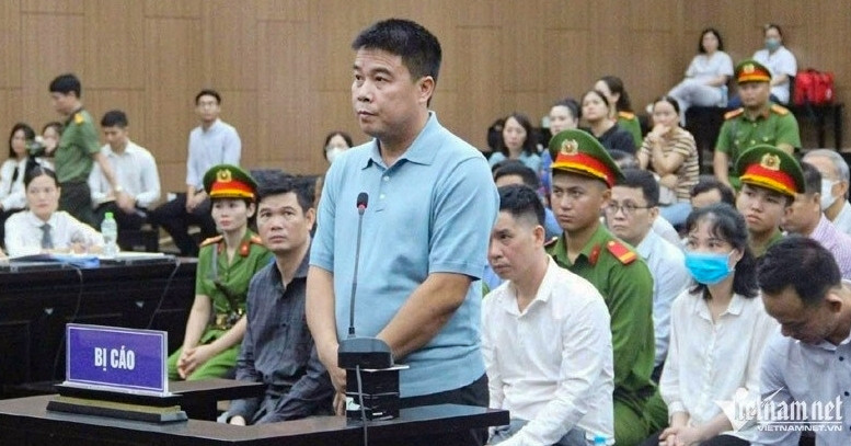 Chủ tịch Tập đoàn Phúc Sơn và bà Hoàng Thị Thúy Lan rơi nước mắt trình bày hoàn cảnh