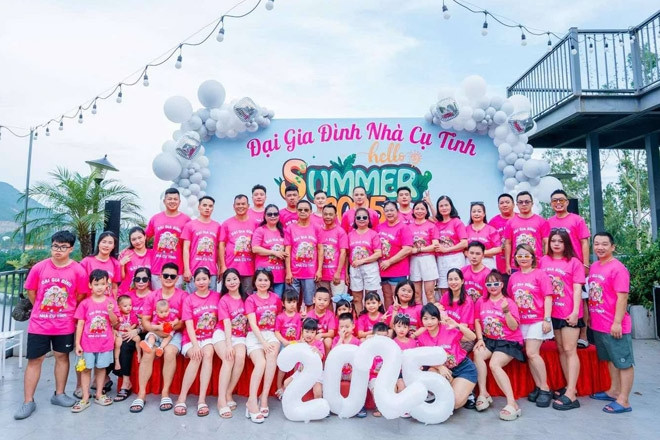 Đại gia đình chi 200 triệu du lịch Vĩnh Phúc, chia nhau mang trứng, thịt, bánh mì