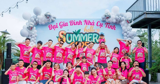 Đại gia đình chi 200 triệu du lịch Vĩnh Phúc, chia nhau mang trứng, thịt, bánh mì