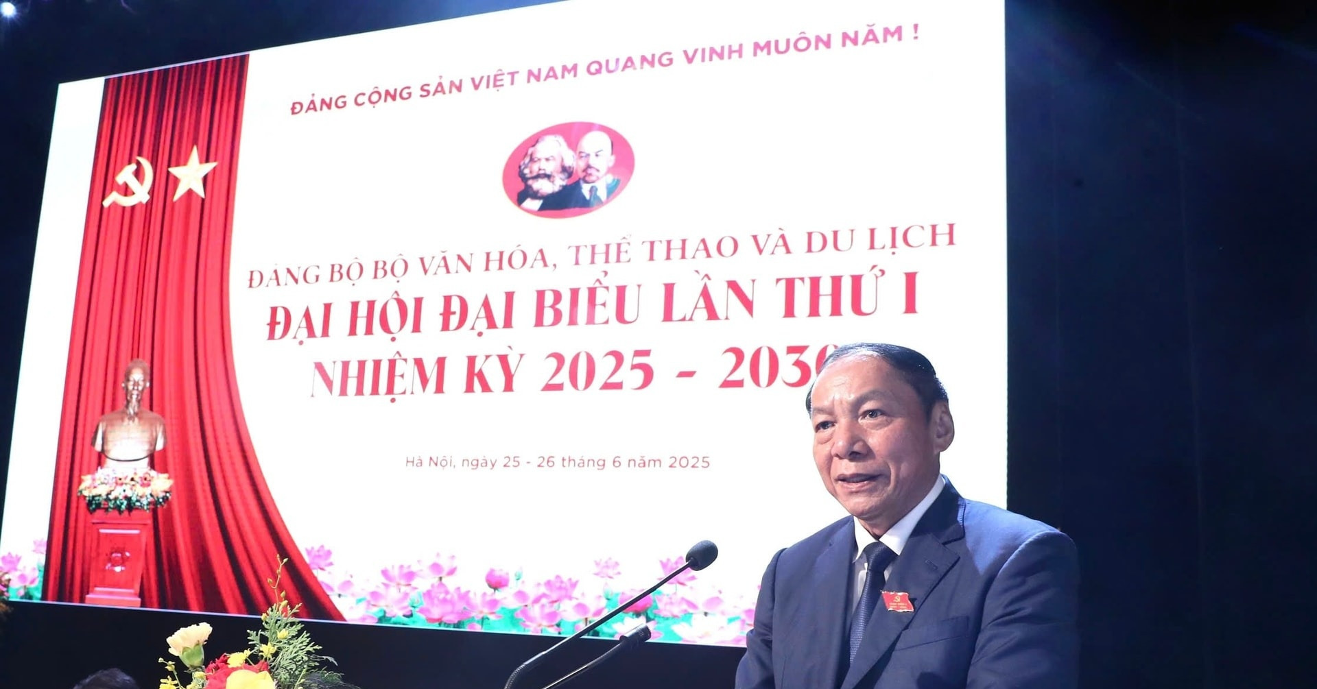 Đặt mục tiêu các ngành công nghiệp văn hóa đóng góp trên 7% GDP cả nước