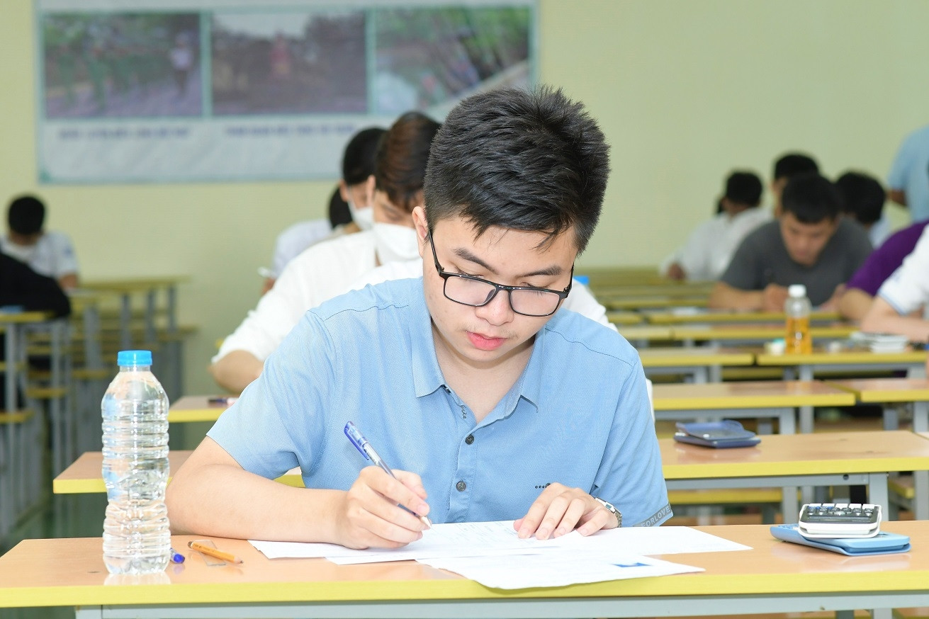 Đề thi tốt nghiệp THPT năm 2025 các môn theo chương trình phổ thông 2006