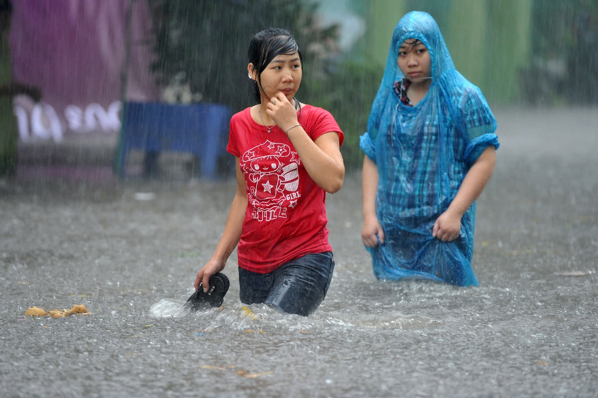 Diễn biến đợt mưa lớn như trút nước ở miền Bắc, cảnh báo lũ trên các sông