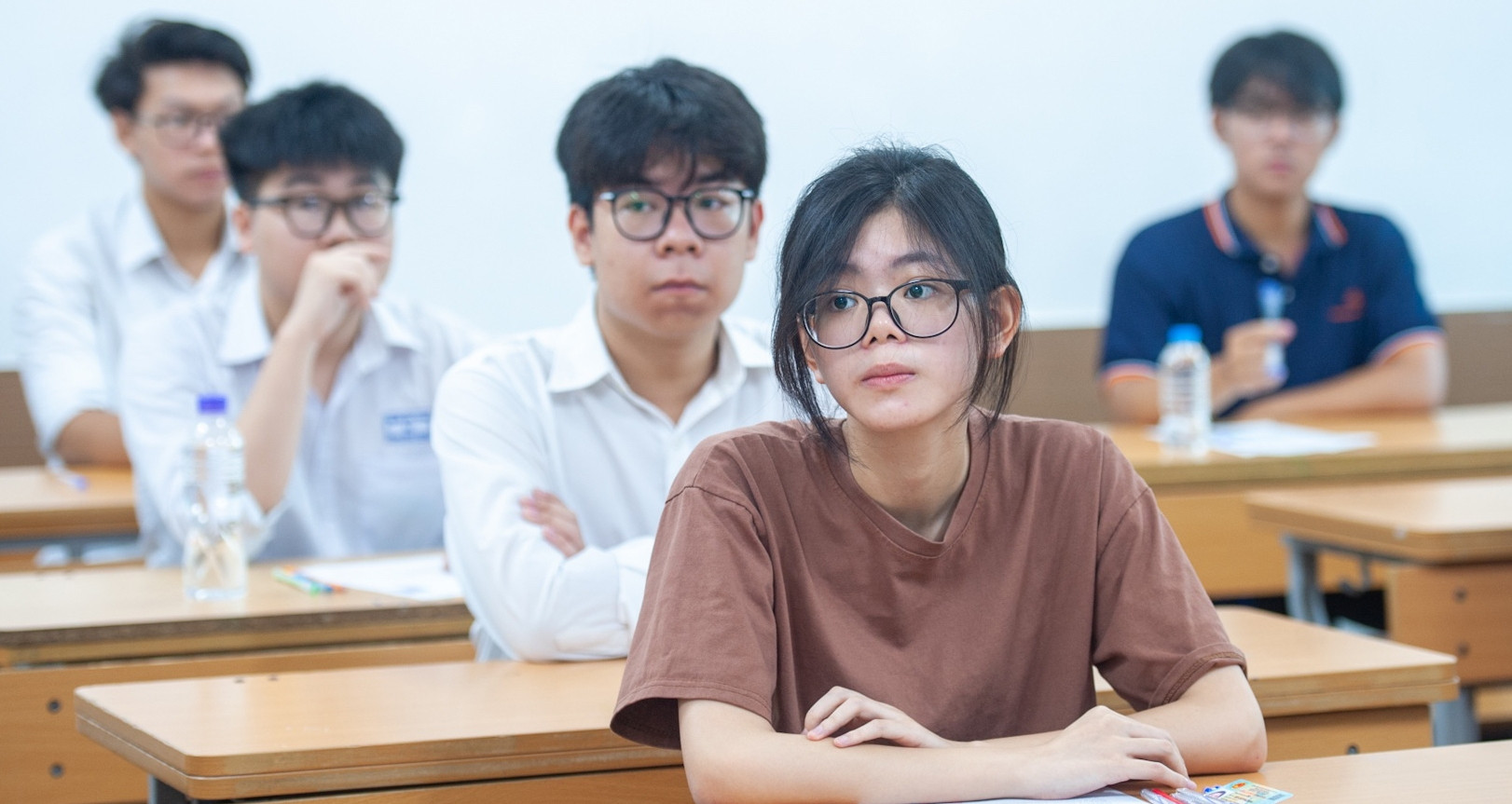 Hơn 1,1 triệu thí sinh thi tốt nghiệp THPT 2025, tò mò đề Văn theo chương trình mới