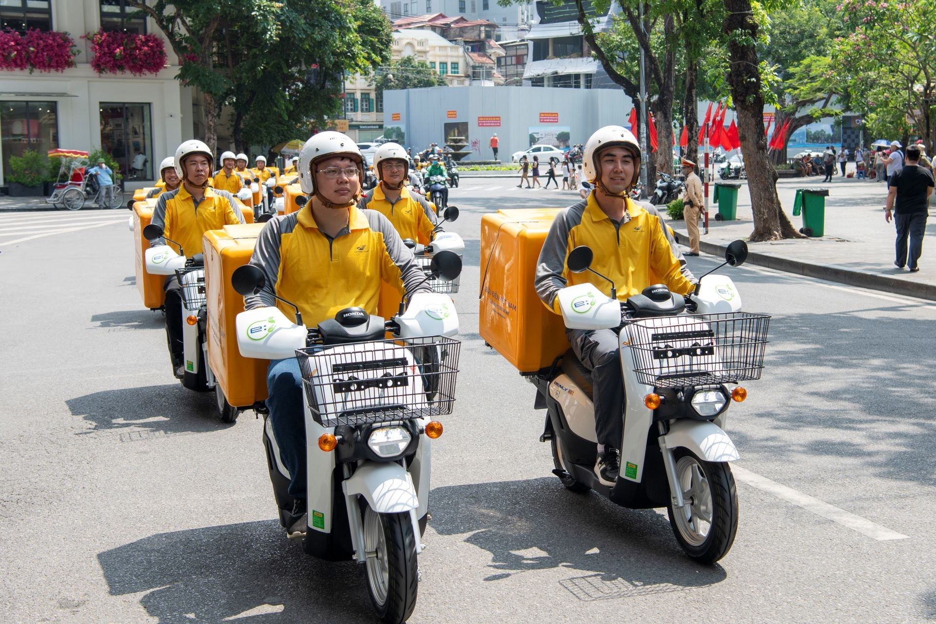 Honda Việt Nam và Bưu điện Việt Nam mở rộng dự án sử dụng xe điện giao hàng