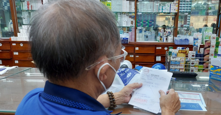 Khó chịu khi mua thuốc lại được tư vấn đổi loại khác cùng hoạt chất