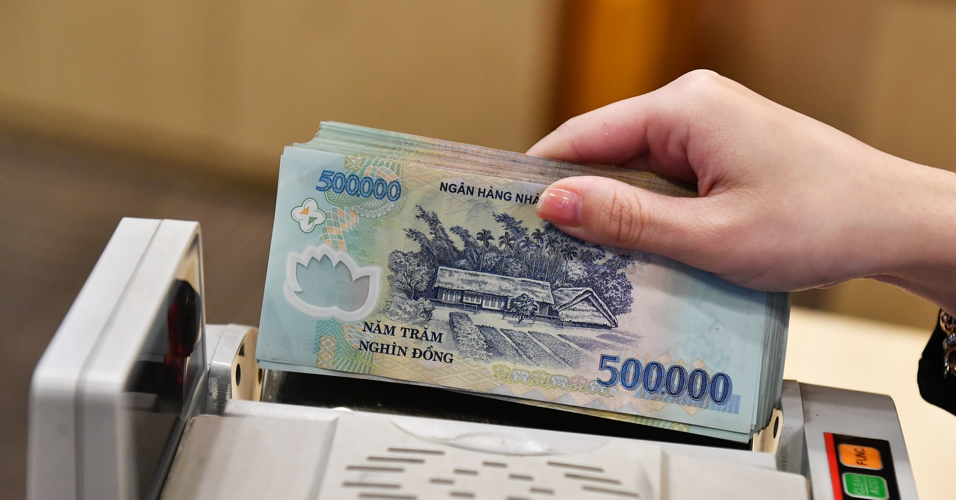 Lãi suất ngân hàng hôm nay 26/6/2025: Gửi tiết kiệm 24 tháng cao nhất 6,3%/năm