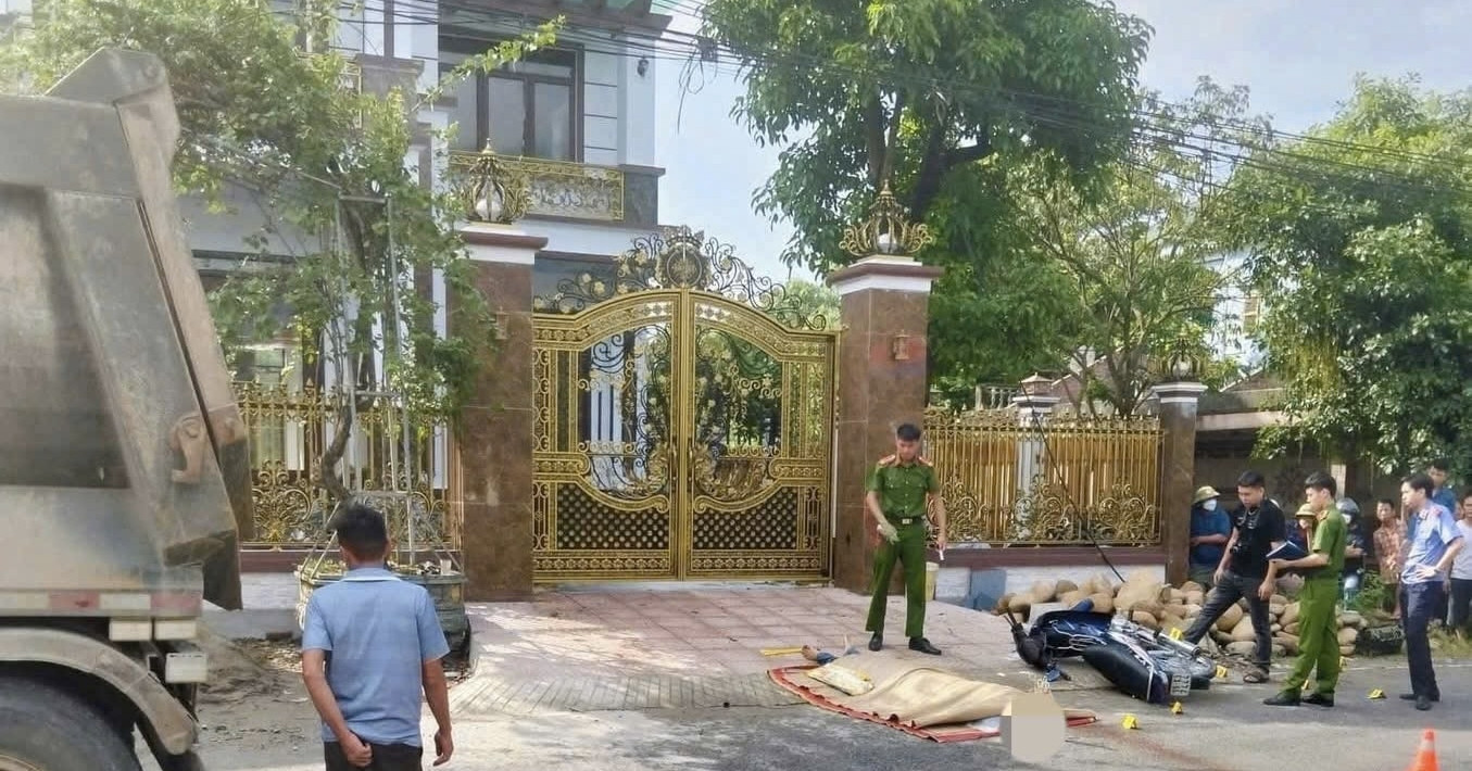 Va chạm xe đầu kéo, người đàn ông tử vong trước cửa căn biệt thự