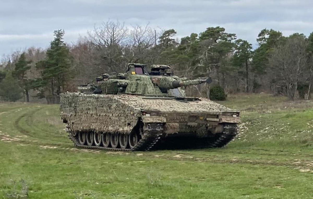 Xe tăng CV90.jpg