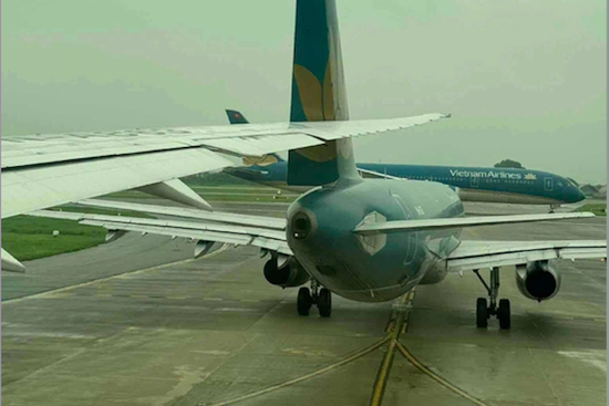 Bản tin chiều 27/6: Hai máy bay va vào nhau tại sân bay Nội Bài