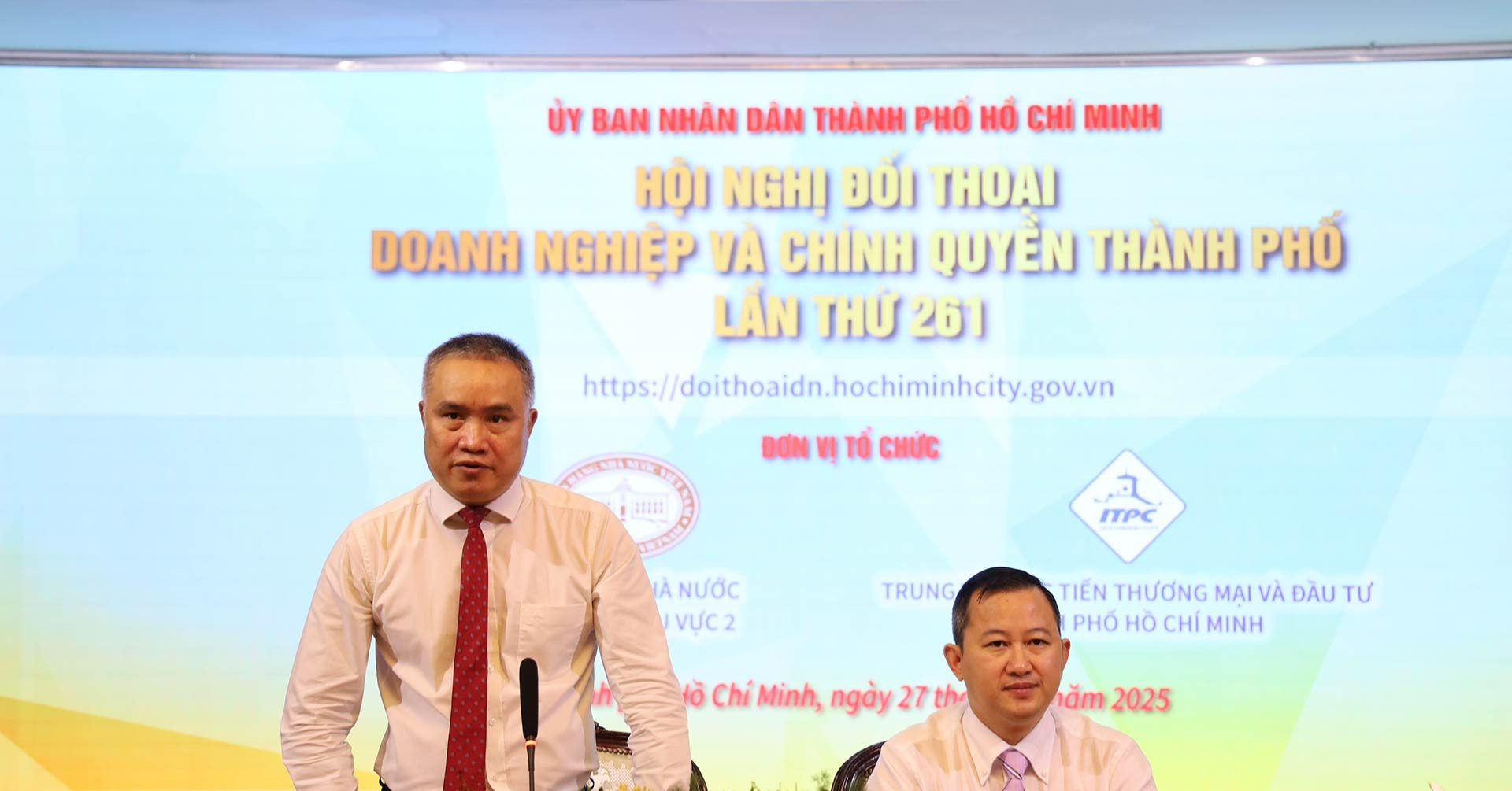 Bị cán bộ hành ‘dấu chấm, dấu phẩy", Kế toán trưởng tố thẳng với Phó Giám đốc NHNN