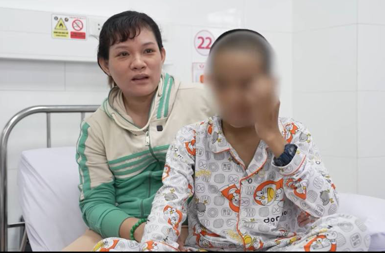 Người mẹ kể lại giây phút con trai 13 tuổi đột quỵ lúc sáng sớm