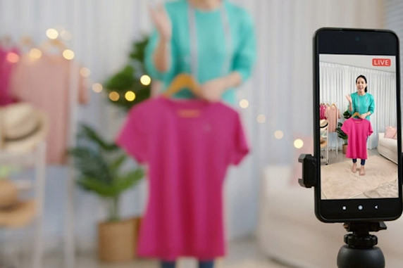 Khủng hoảng niềm tin, khan cổ livestream cả tiếng chỉ chốt được 3 đơn hàng
