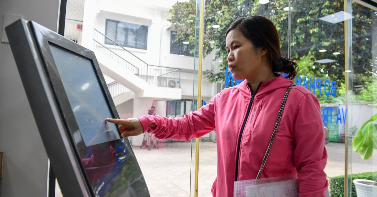 Người dân TPHCM bắt đầu làm hồ sơ trực tuyến trên Cổng dịch vụ công quốc gia