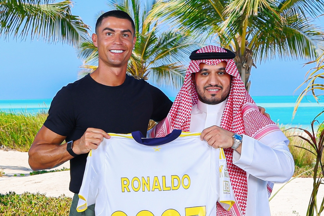 Ronaldo gây choáng với bản hợp đồng 'đế vương' ký Al-Nassr