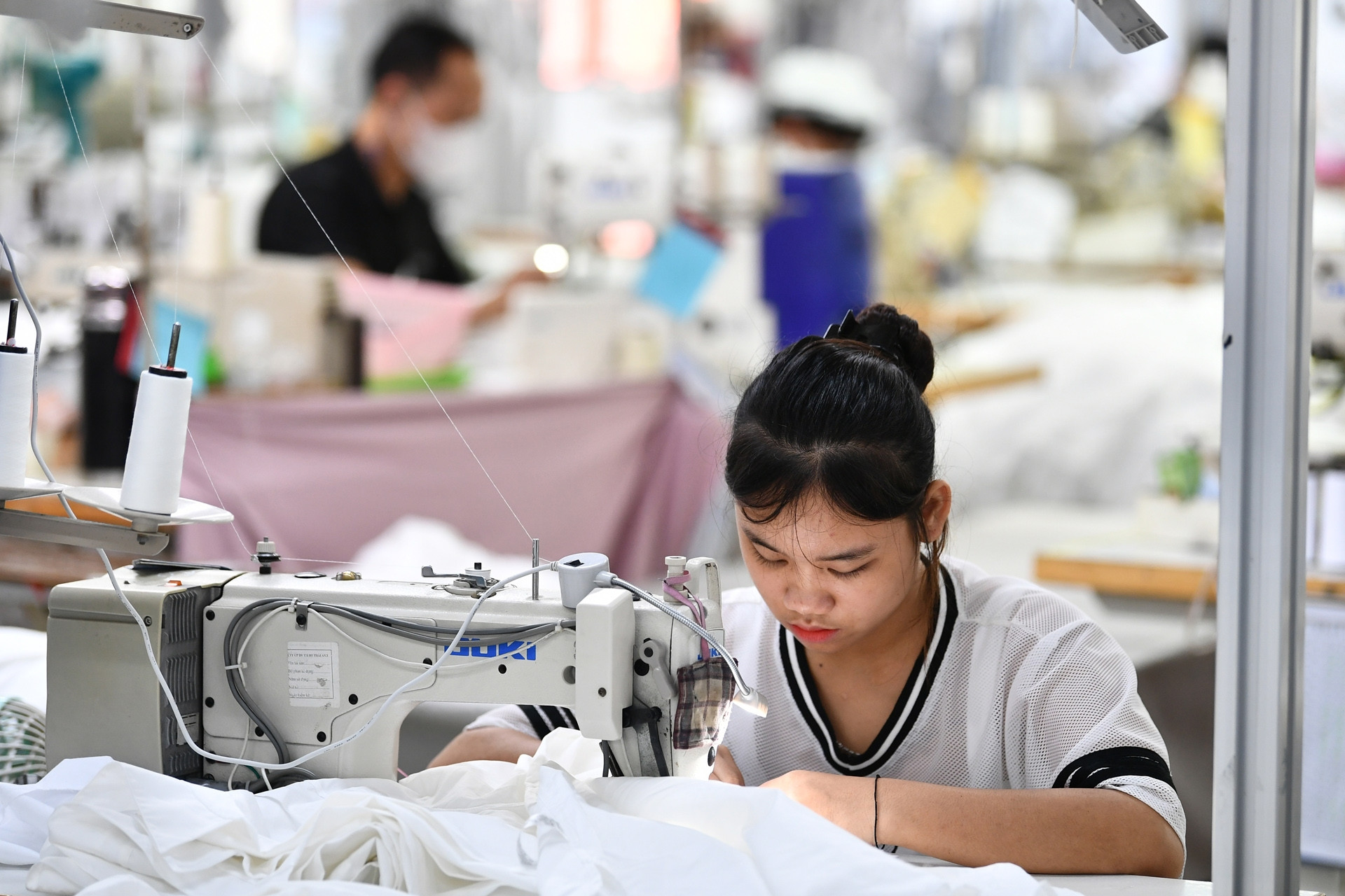 Tăng lương tối thiểu đến 9,2% vẫn là 'cuộc rượt đuổi chưa cân sức'