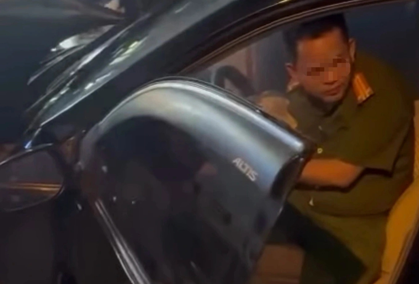 Vụ ô tô mất lái tông hàng loạt xe máy: Tài xế là cán bộ công an, có nồng độ cồn