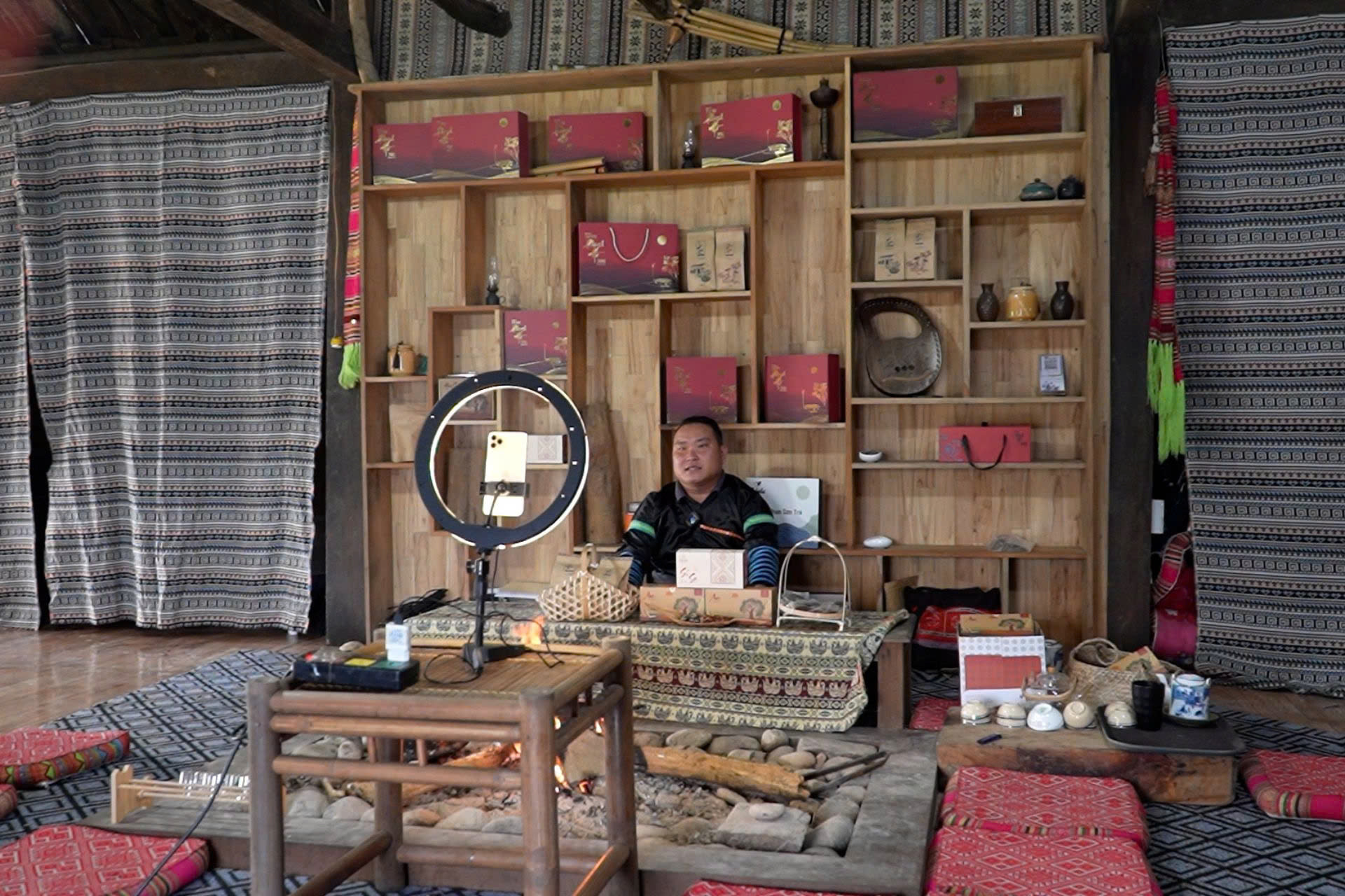 Cán bộ xã tung trà Phình Hồ “độc quyền” giá “khét lẹt”, dân mạng rủ nhau săn lùng Cán bộ xã tung trà Phình Hồ “độc quyền” giá “khét lẹt”, dân mạng rủ nhau săn lùng