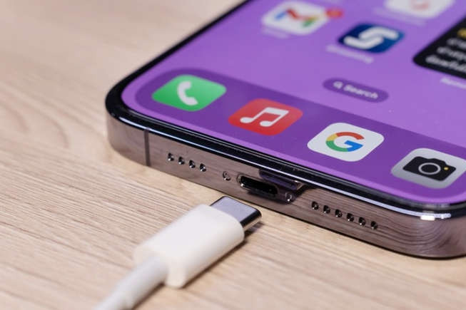 5 lý do iPhone sạc không vào và cách khắc phục