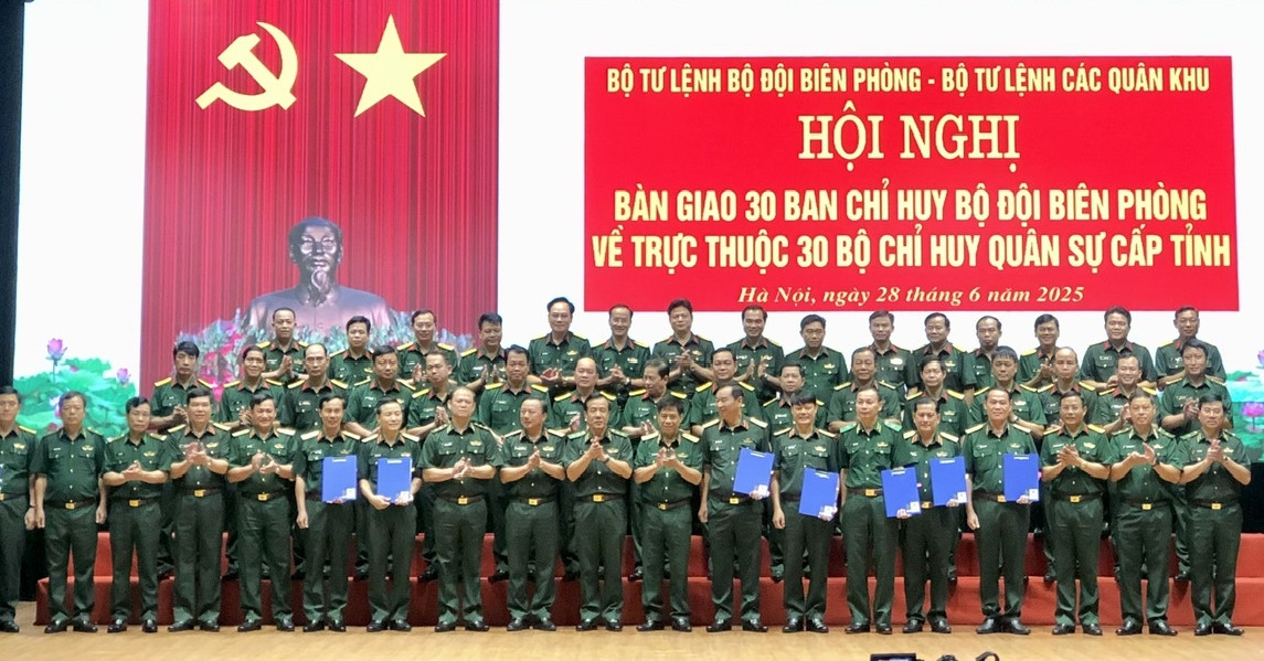 Bàn giao 30 Ban Chỉ huy Bộ đội Biên phòng về 30 Bộ Chỉ huy Quân sự cấp tỉnh