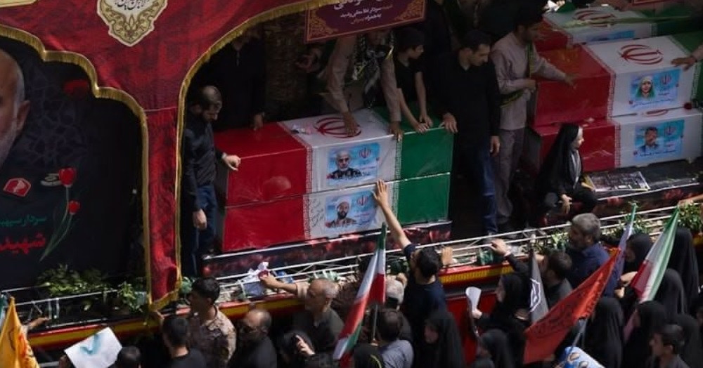 'Biển người' Iran tiễn biệt các chỉ huy, nhà khoa học hạt nhân thiệt mạng