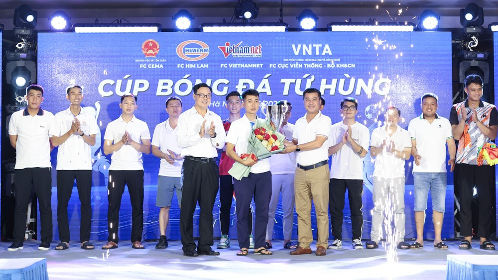 فٹ بال vnn 12.jpg