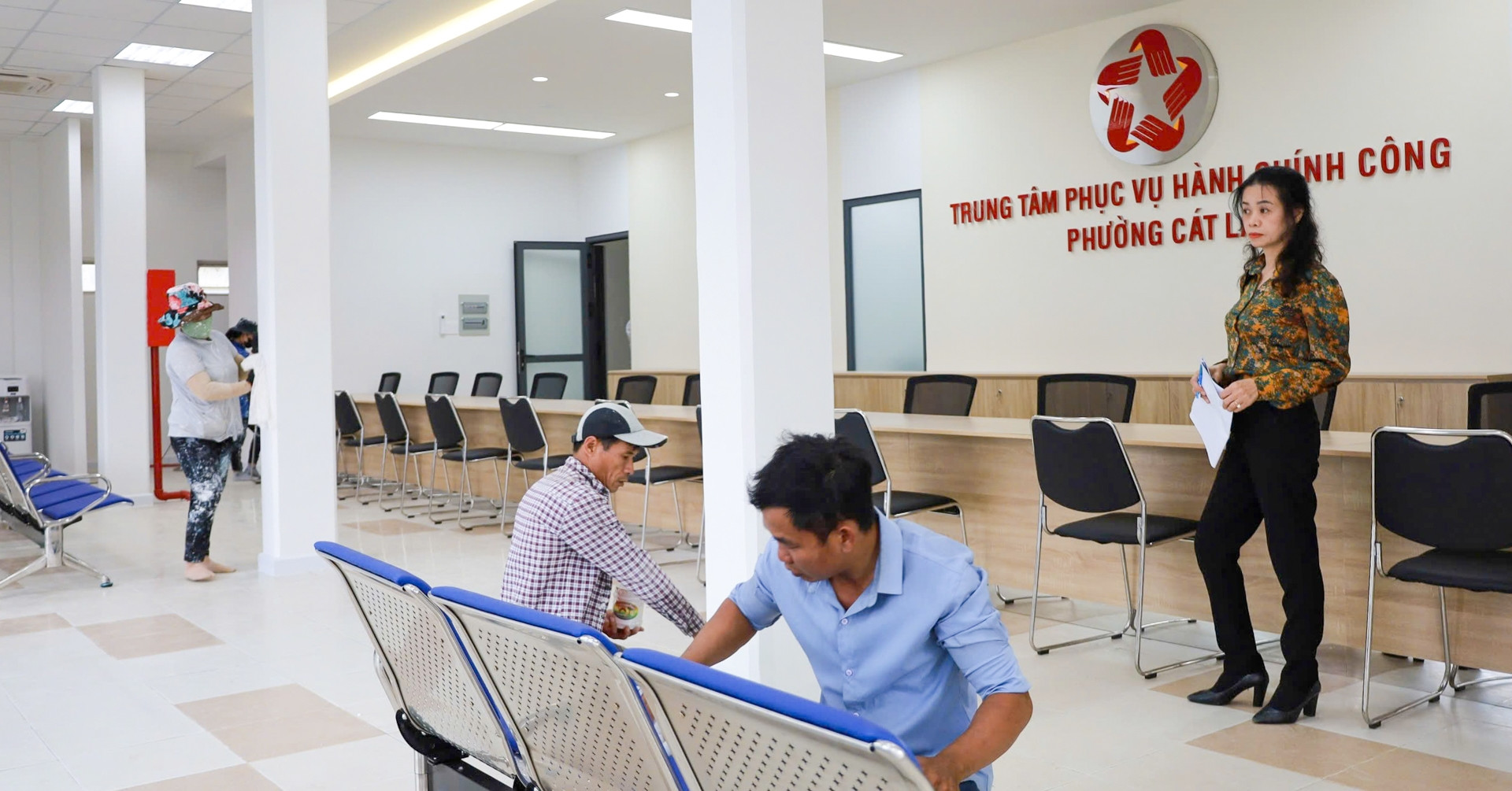 Các phường mới TPHCM tất bật cải tạo trụ sở trước ngày vận hành