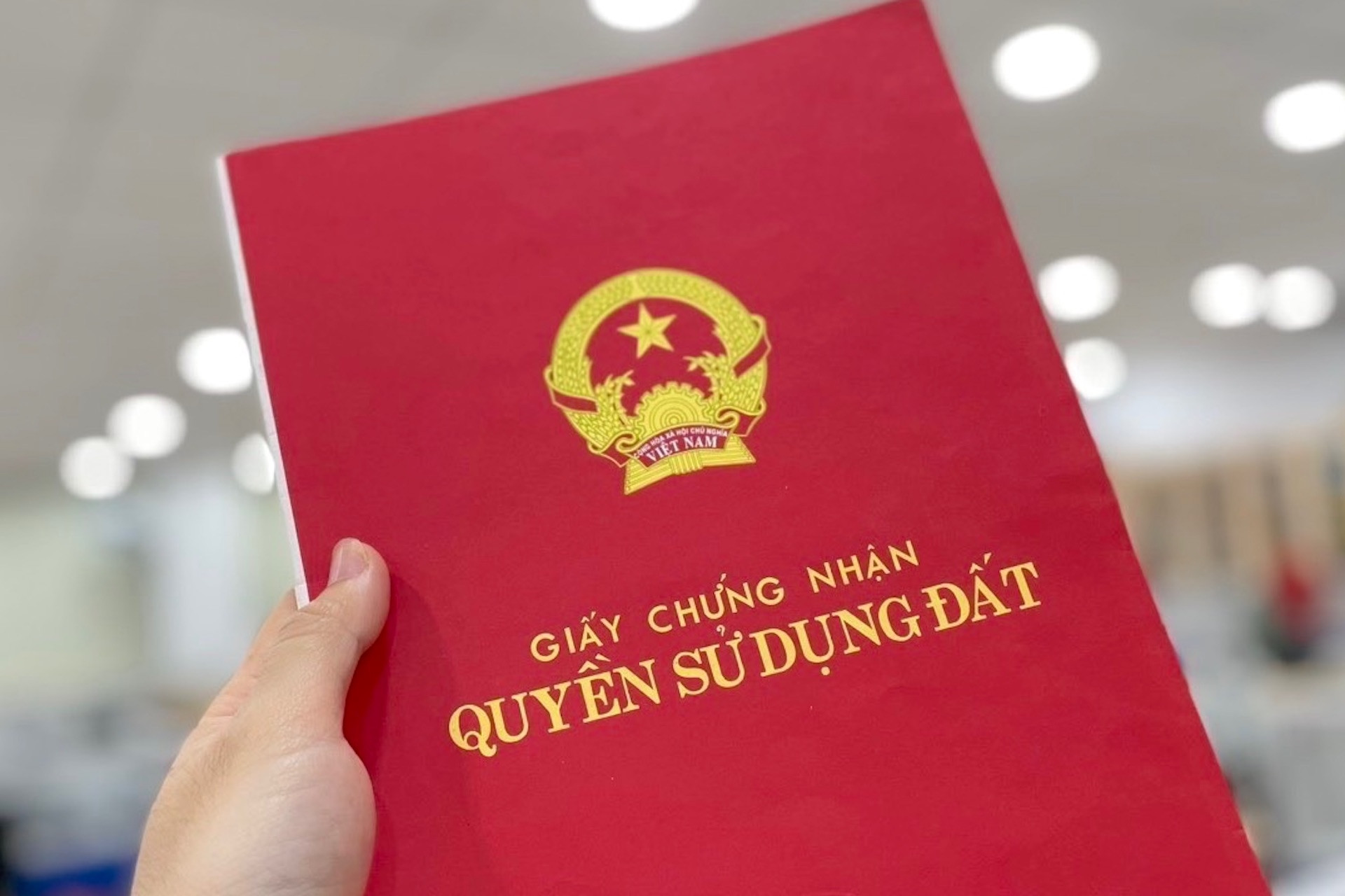 Chuyển 300m2 đất vườn phải nộp 4,5 tỷ; nước ồ ạt tràn vào hầm chung cư ở Hạ Long