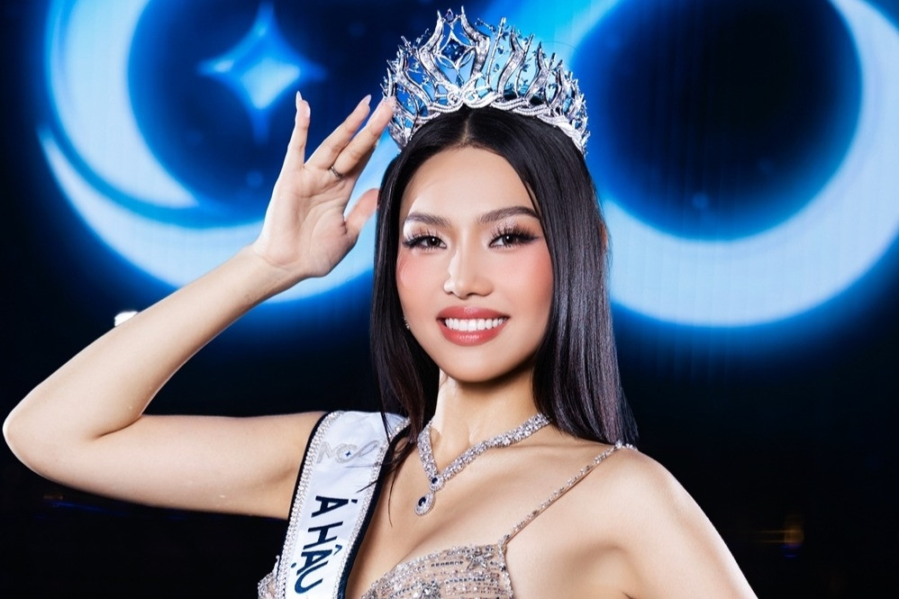Bà ngoại bị nhầm là mẹ và chuyện hài hước đặc biệt về á hậu Đỗ Cẩm Ly