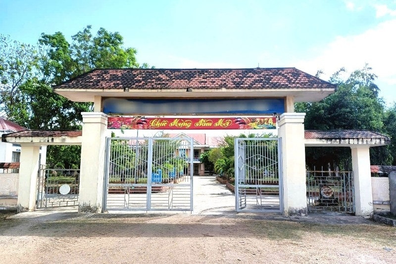 Kỷ luật hiệu trưởng gửi ảnh nhạy cảm trong nhóm Zalo của trường