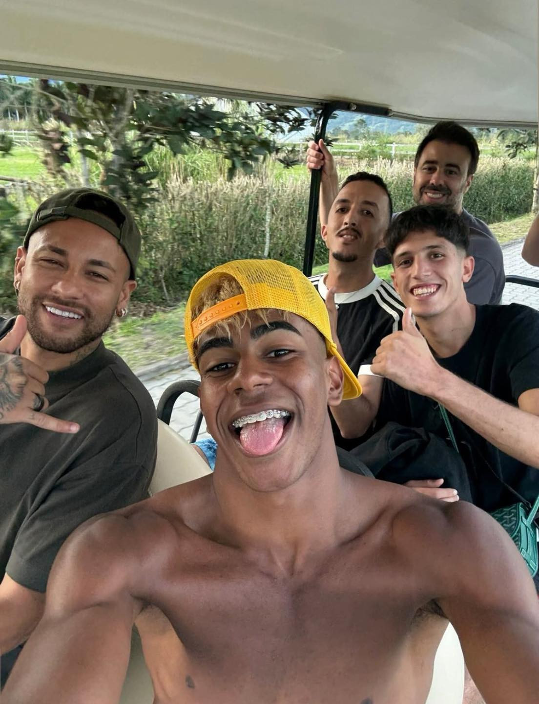 Lamine Yamal Neymar.jpg