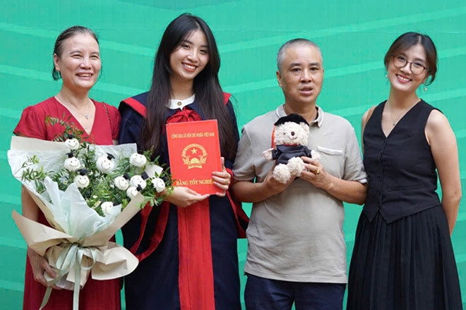 Mẹ tiến sĩ, bố kỹ sư, hai con giỏi giang: Tình yêu giúp dựng lên mái ấm