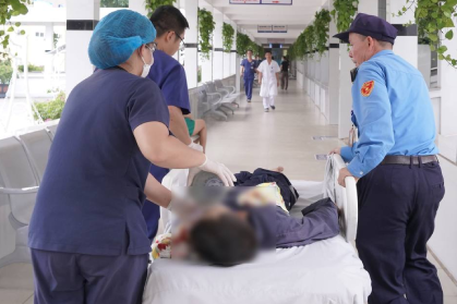 Nam thanh niên 24 tuổi vào viện cấp cứu sau 30 phút dùng đồ chơi tình dục tự chế