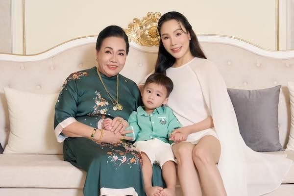 NSND Trịnh Kim Chi viên mãn tuổi 54, MC Mai Ngọc và Hồ Quỳnh Hương khoe con trai