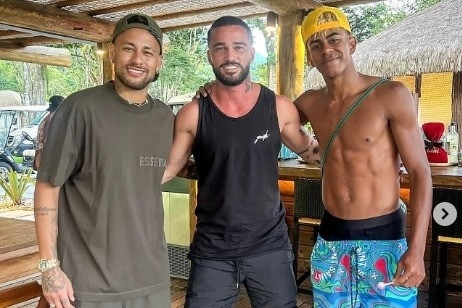 Raphinha tiết lộ bất ngờ cuộc gặp tưng bừng Lamine Yamal với Neymar