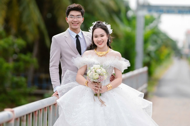 Thuê sân hàng xóm 1 năm, chàng trai Tiền Giang cưới luôn con gái chủ nhà
