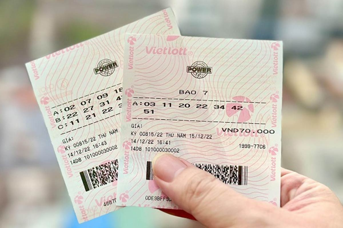 Vietlott tìm thấy 2 vé số trúng độc đắc hơn 12,2 tỷ đồng