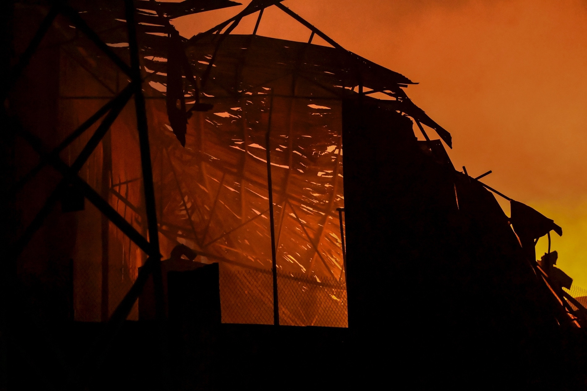 Vụ cháy khiến 4 người tử vong: 'Sau tiếng nổ như bom, lửa phụt dữ dội'