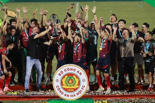 CAHN thắng đậm SLNA, vô địch Cúp Quốc gia