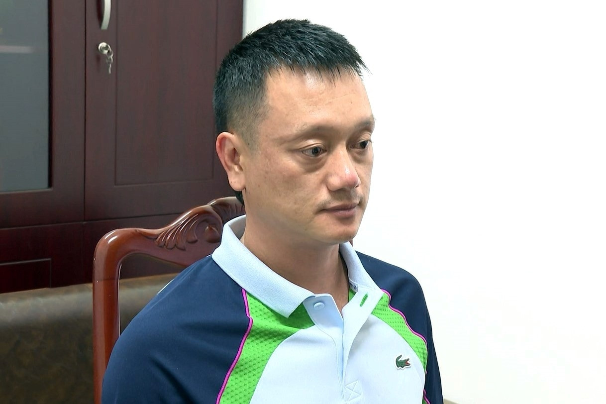 Clip Công an tỉnh Thanh Hoá khám nhà trùm giang hồ Vi ‘ngộ’